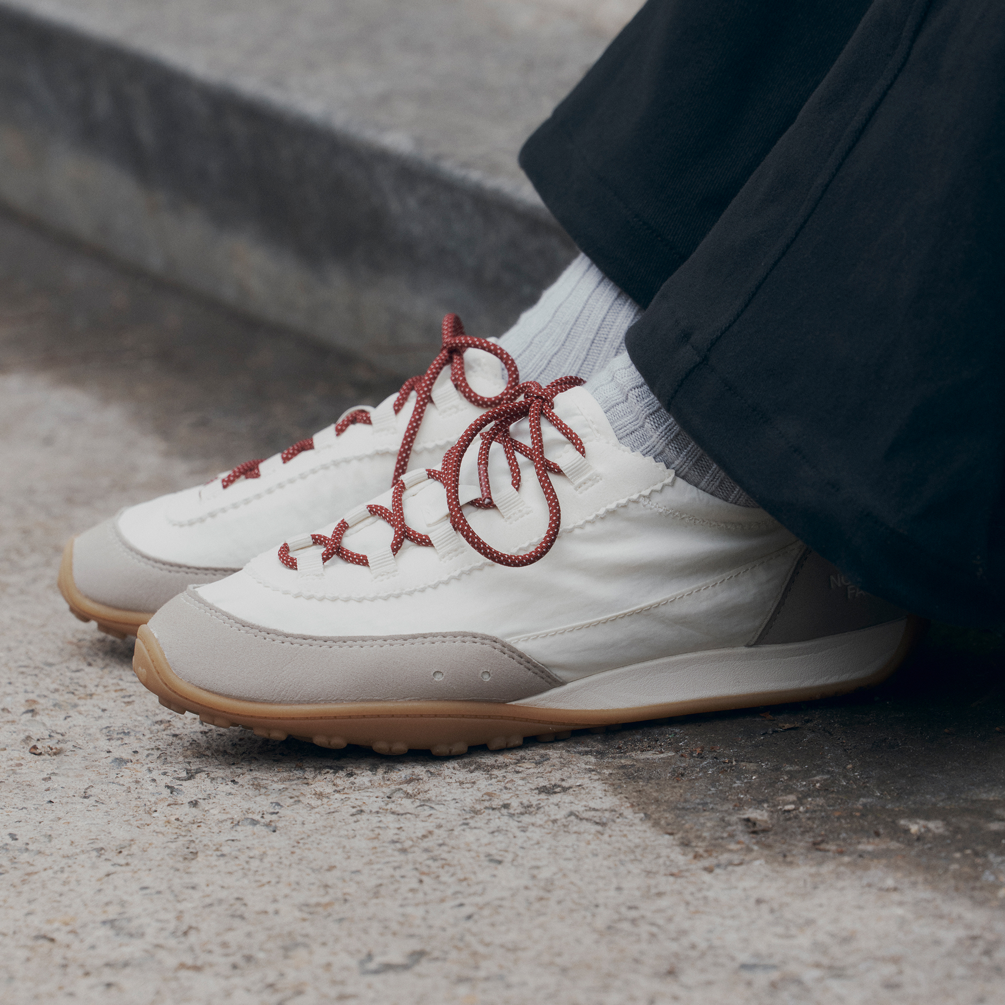WHITE LABEL CLYFFE LOW SNEAKERS
