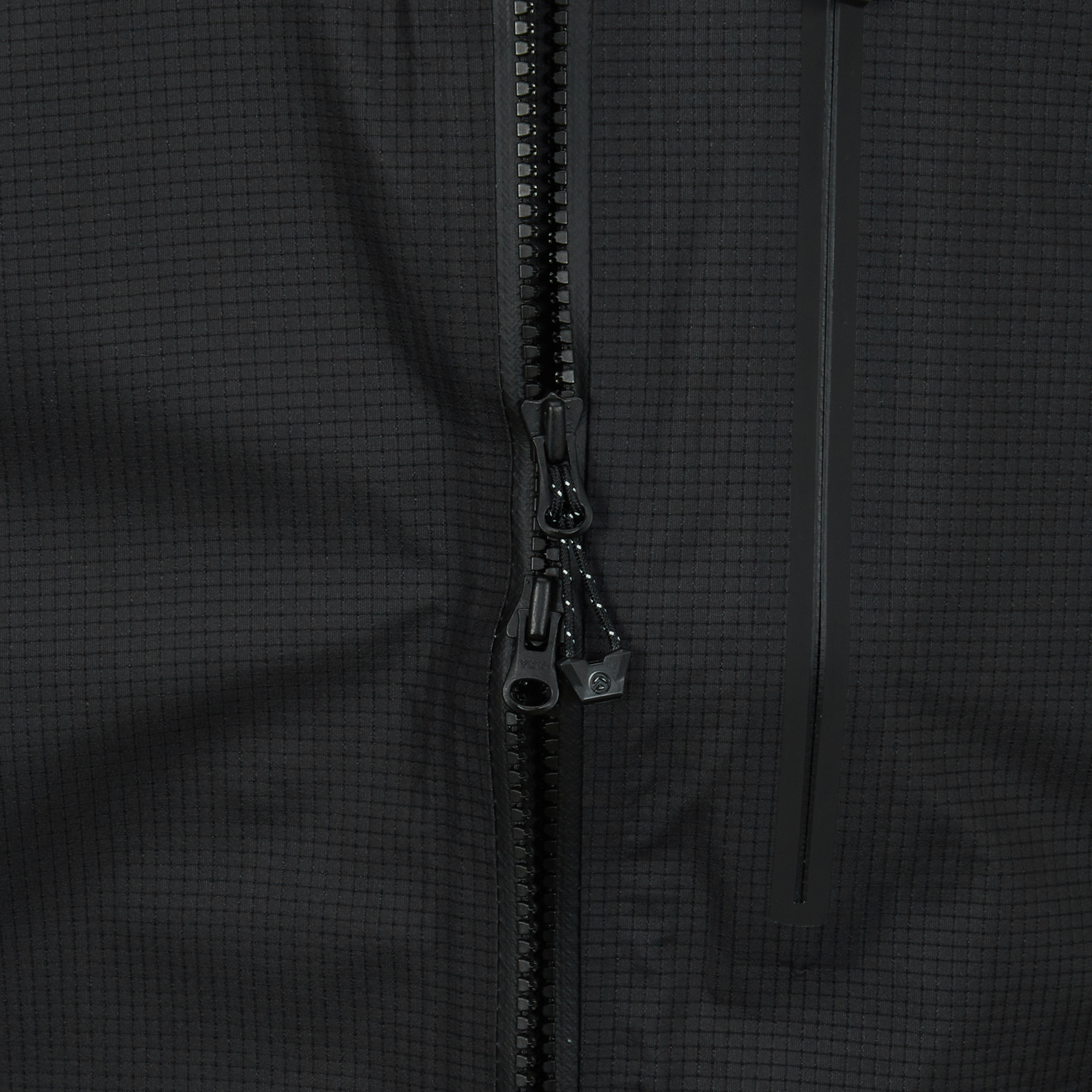 THUI ZOM PEAK JACKET