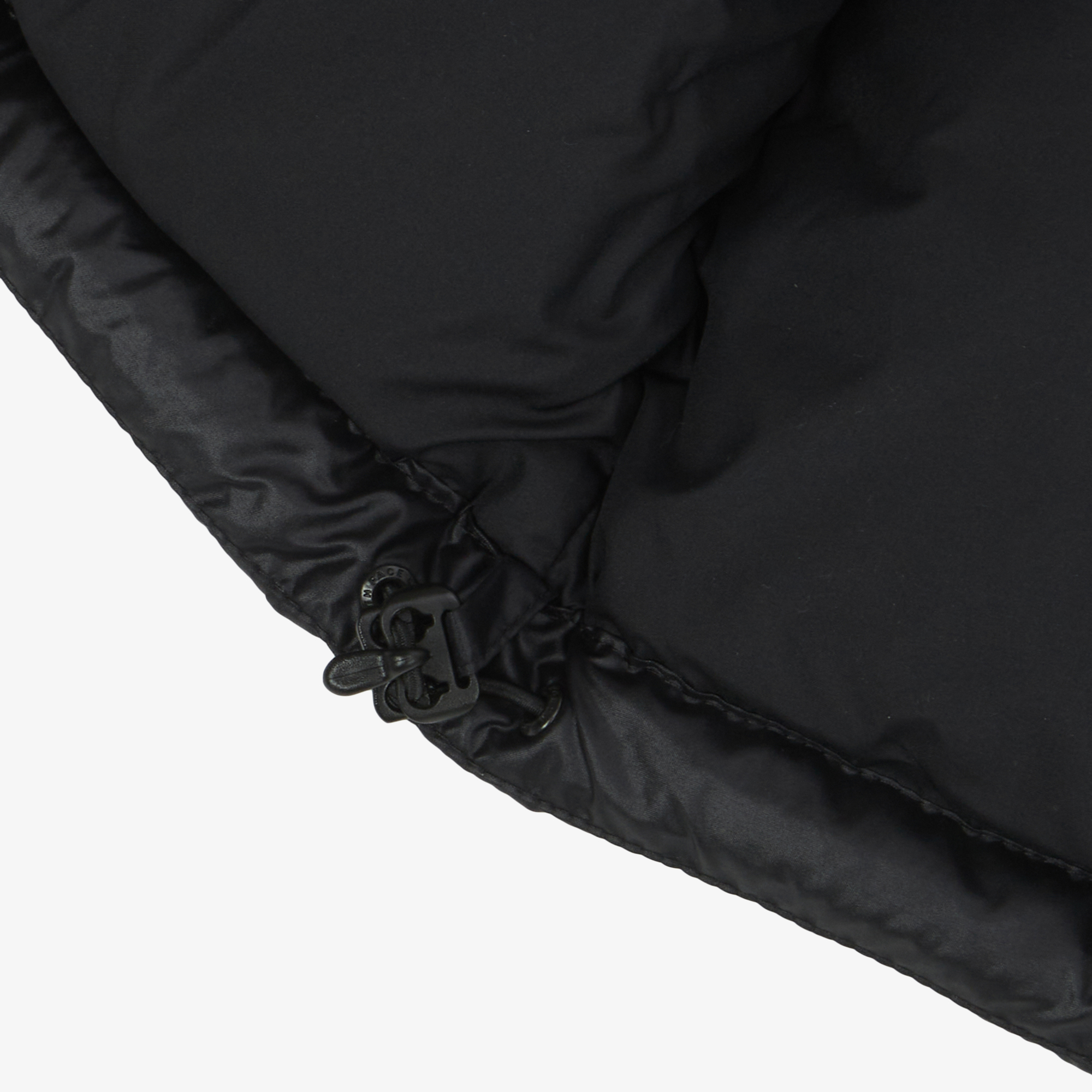 M'S NUPTSE ON VEST